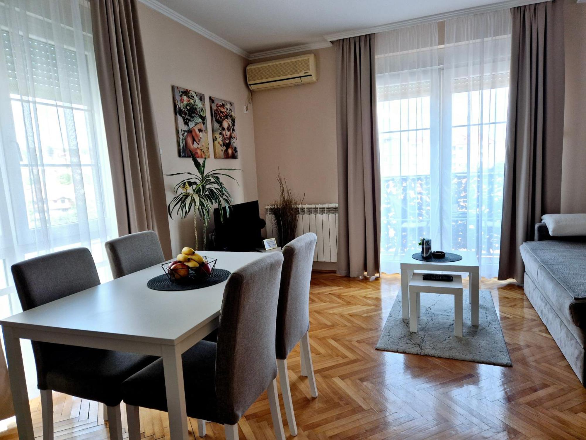 Apartman Centar Пожареваць Екстер'єр фото